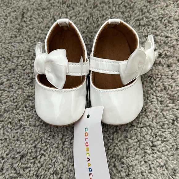 New Baby Girl Shoe Bundle 3 pairs of shoes with 2 matching headbands - Picture 6 of 7